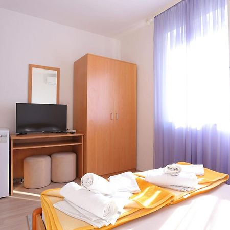 Double Room Tucepi 5263D Ngoại thất bức ảnh